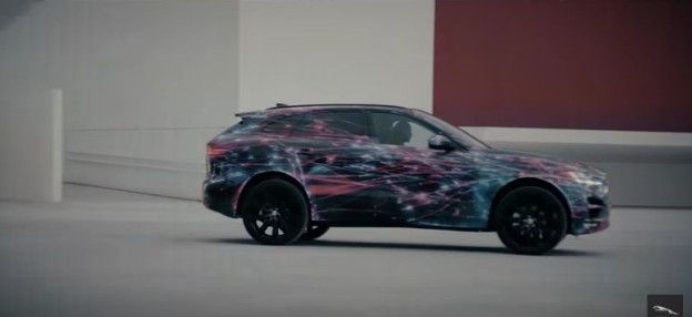 Jaguar F-PACE se představuje