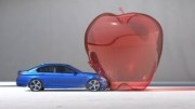 BMW M5 jako projektil – krásná reklama