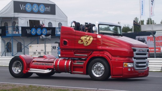 Scania R999 – nákladní kabriolet Red Pearl má 1000 koní