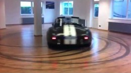 Pomsta bývalé manželce – koblihy s Cobrou v obýváku