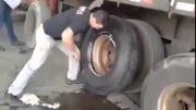 Jak vyměnit pneumatiku náklaďáku pod 2 minuty?